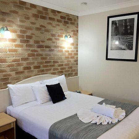 טוומבה Country Gardens Motor Inn מראה חיצוני תמונה
