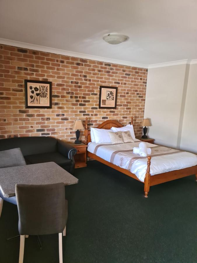 טוומבה Country Gardens Motor Inn מראה חיצוני תמונה