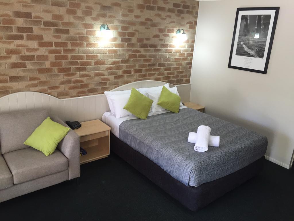 טוומבה Country Gardens Motor Inn מראה חיצוני תמונה