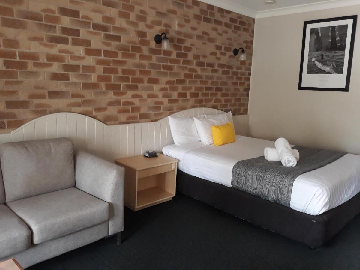 טוומבה Country Gardens Motor Inn מראה חיצוני תמונה