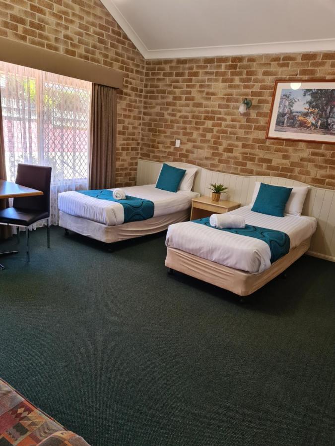 טוומבה Country Gardens Motor Inn מראה חיצוני תמונה
