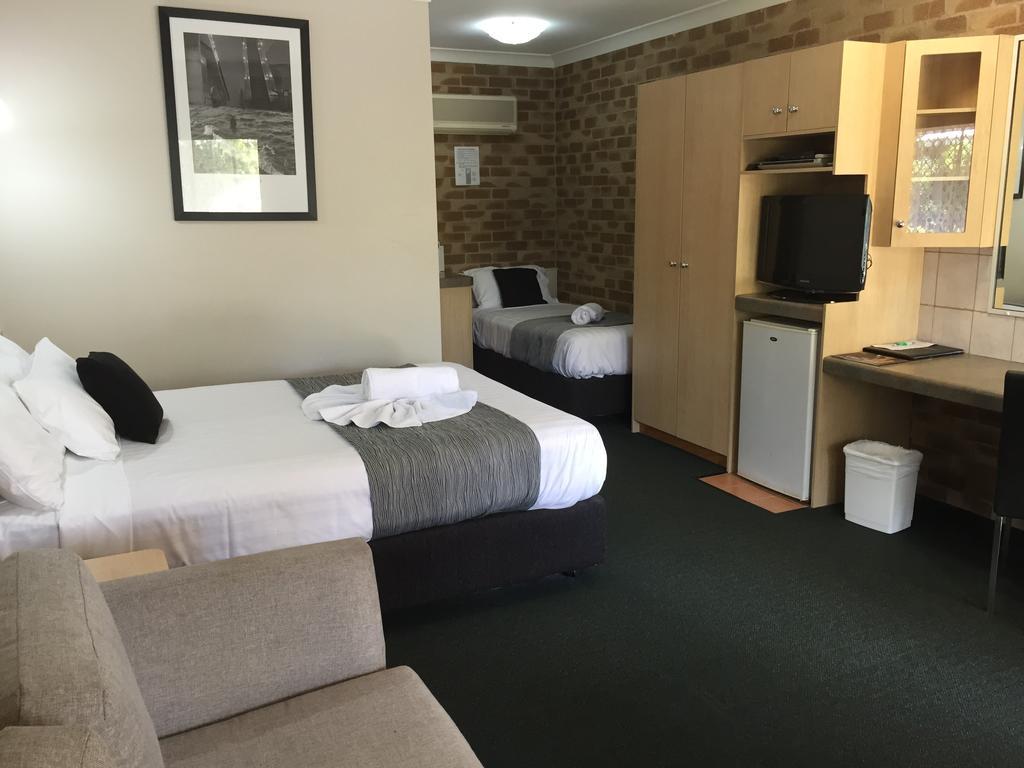 טוומבה Country Gardens Motor Inn מראה חיצוני תמונה