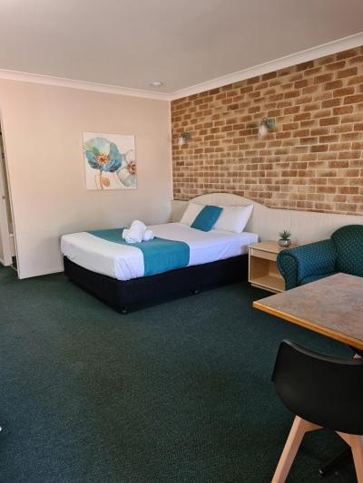 טוומבה Country Gardens Motor Inn מראה חיצוני תמונה