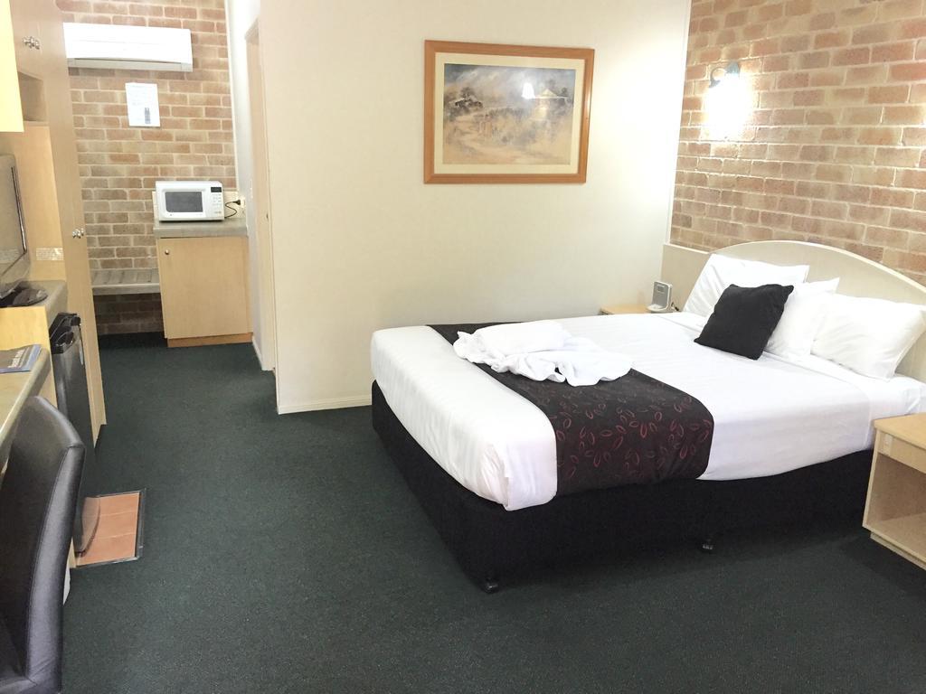טוומבה Country Gardens Motor Inn מראה חיצוני תמונה
