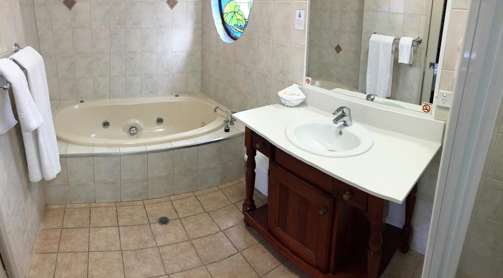 טוומבה Country Gardens Motor Inn מראה חיצוני תמונה