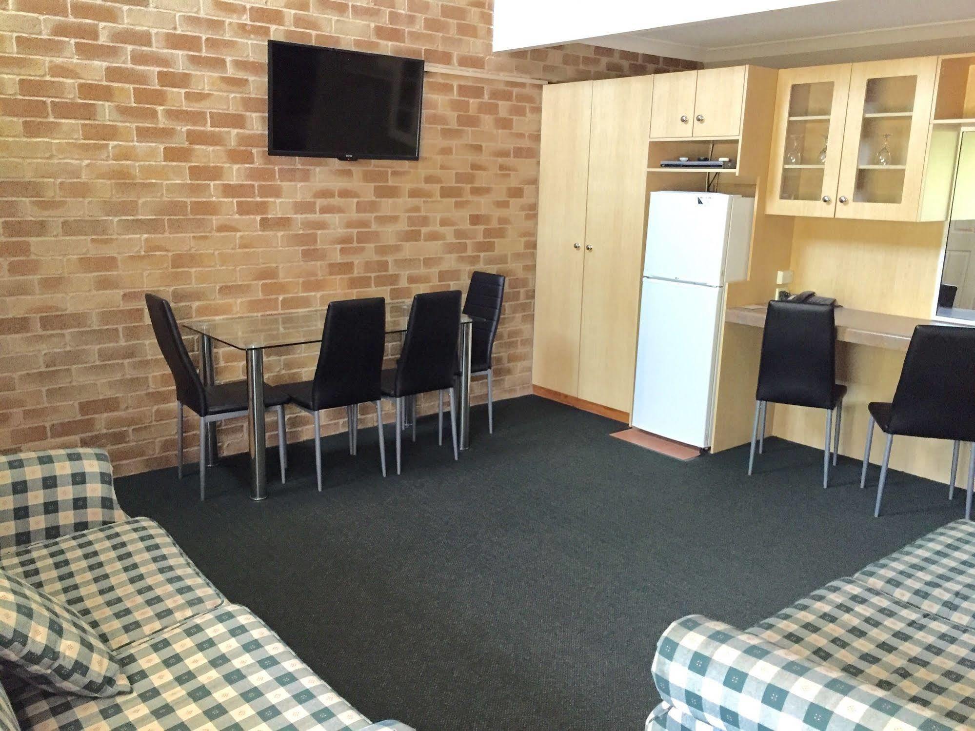 טוומבה Country Gardens Motor Inn מראה חיצוני תמונה