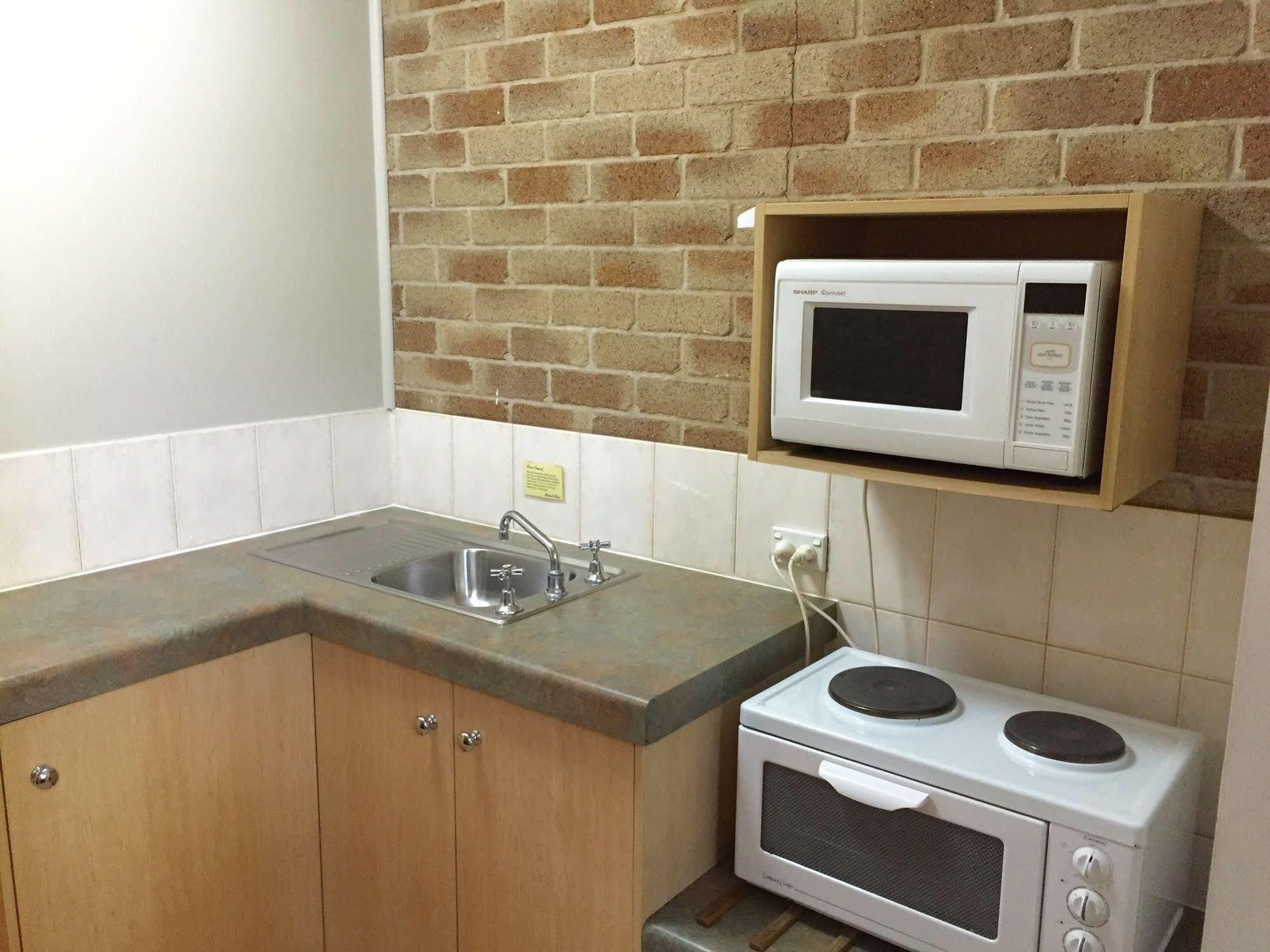 טוומבה Country Gardens Motor Inn מראה חיצוני תמונה