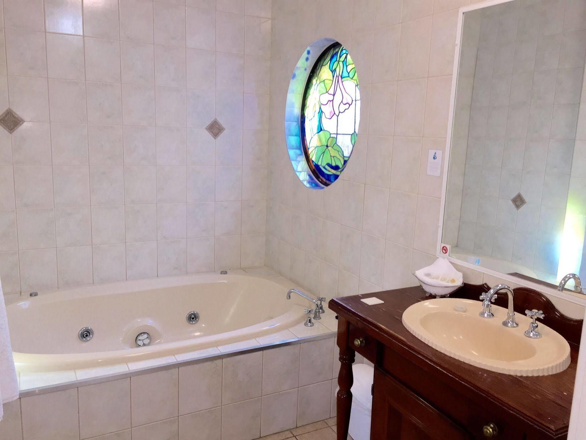 טוומבה Country Gardens Motor Inn מראה חיצוני תמונה