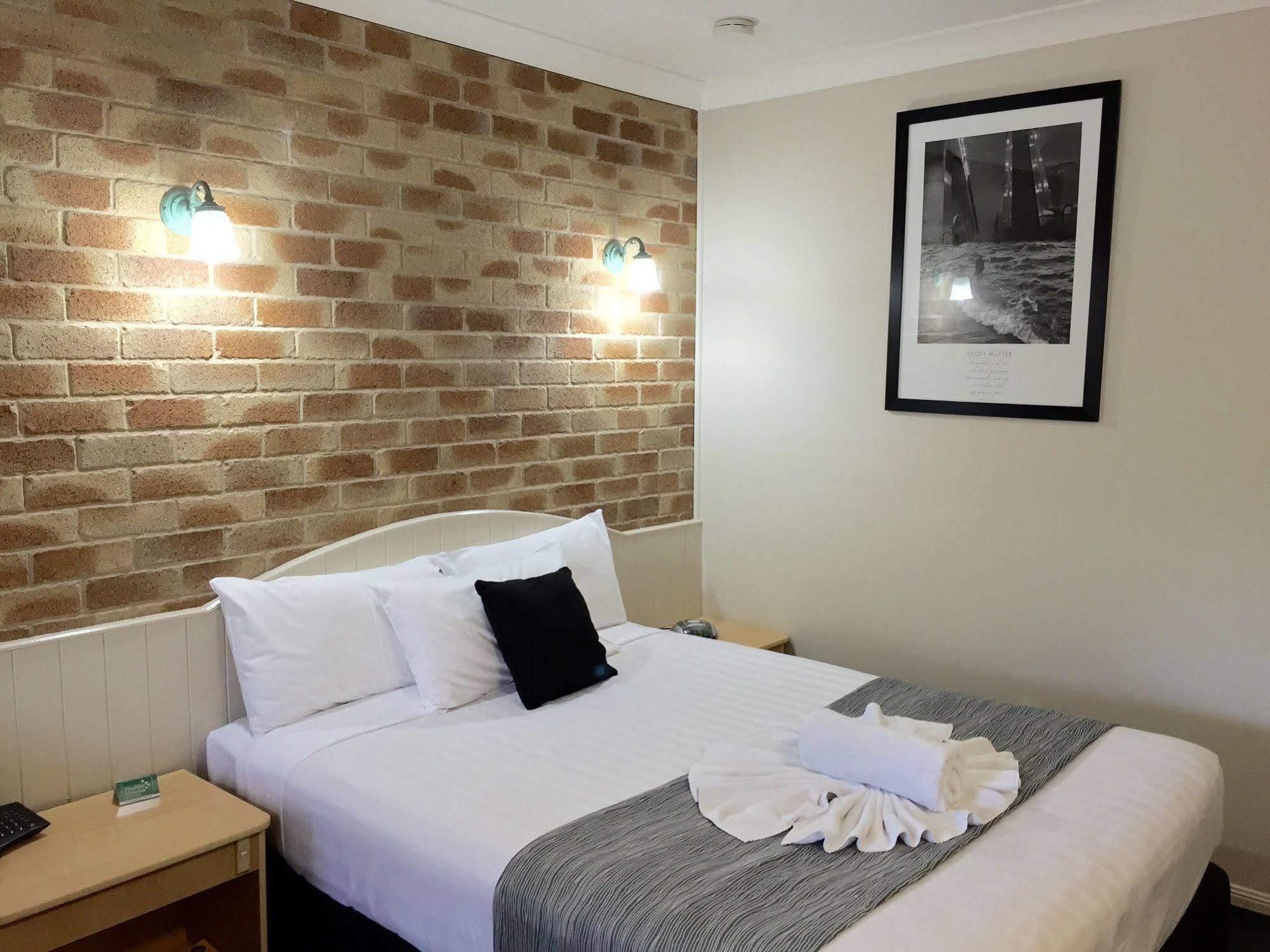 טוומבה Country Gardens Motor Inn מראה חיצוני תמונה