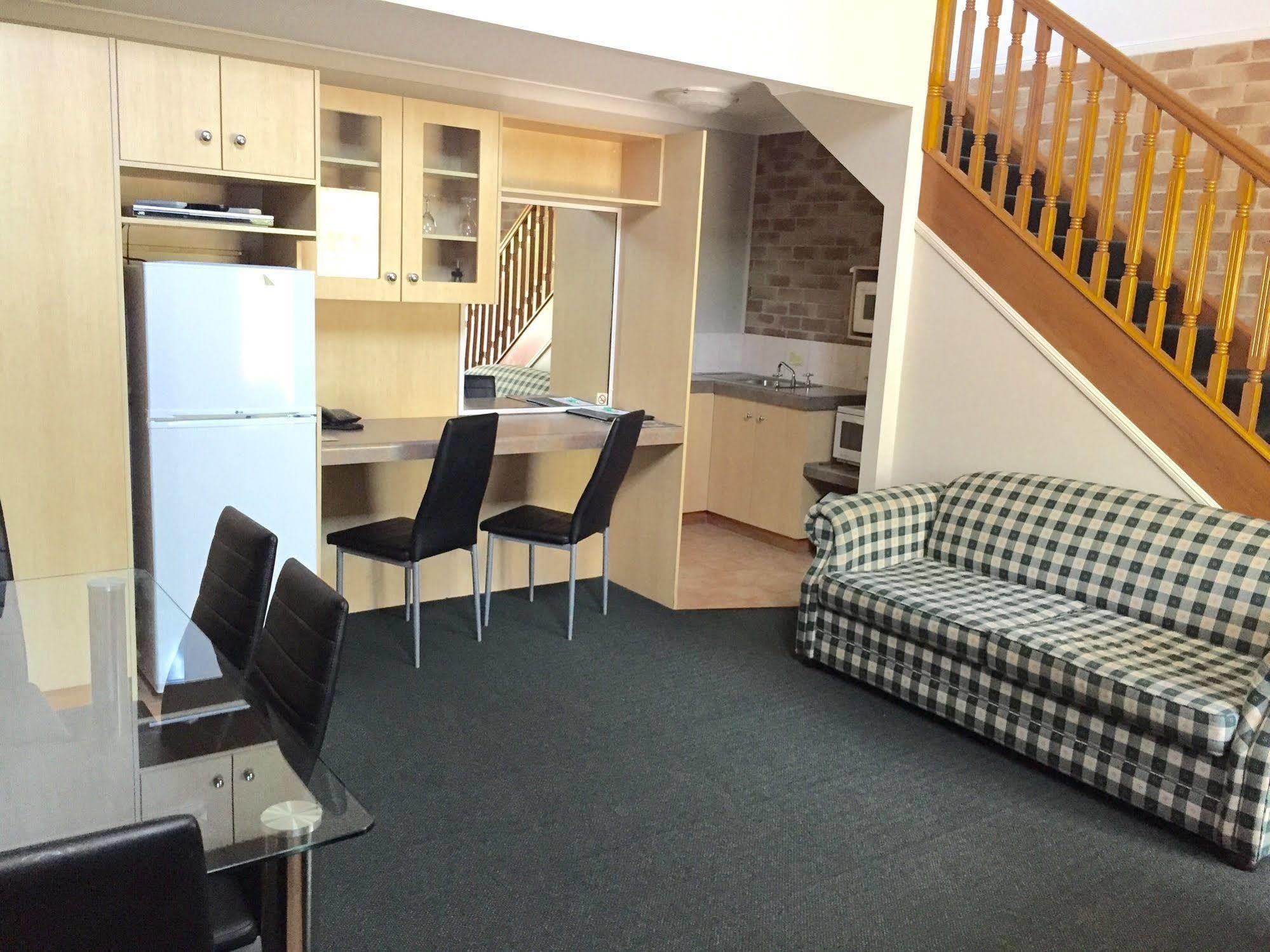 טוומבה Country Gardens Motor Inn מראה חיצוני תמונה