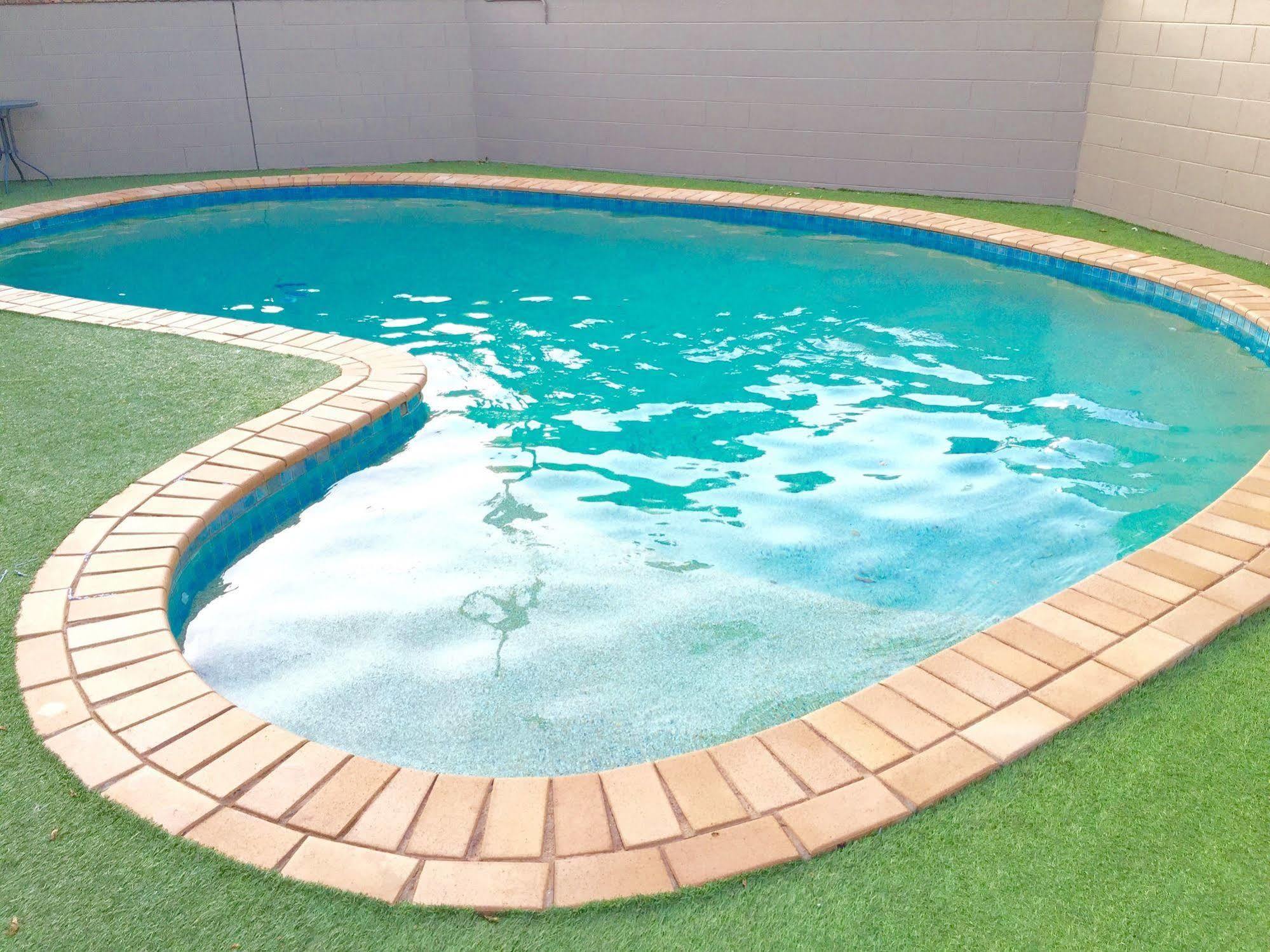 טוומבה Country Gardens Motor Inn מראה חיצוני תמונה