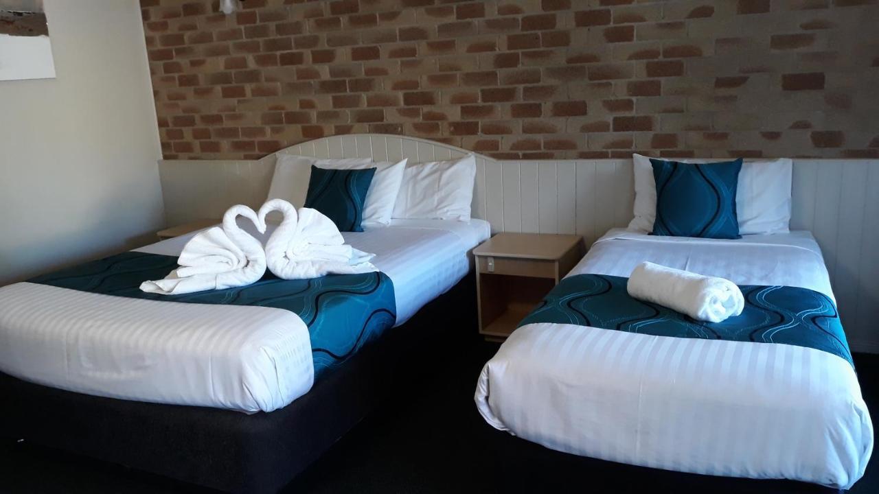 טוומבה Country Gardens Motor Inn מראה חיצוני תמונה