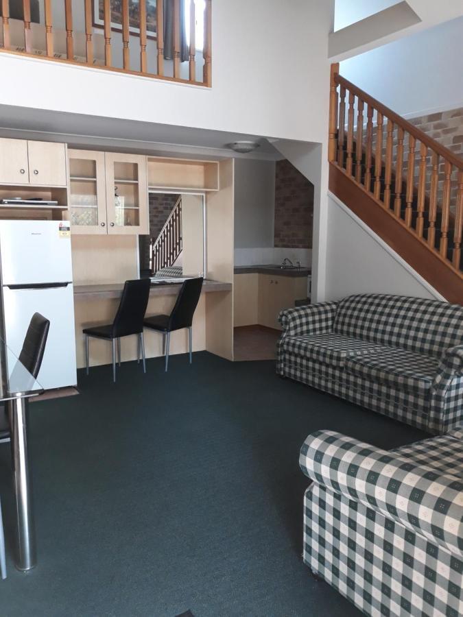 טוומבה Country Gardens Motor Inn מראה חיצוני תמונה