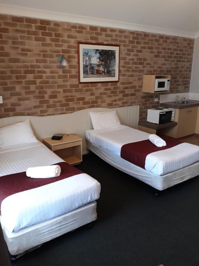 טוומבה Country Gardens Motor Inn מראה חיצוני תמונה